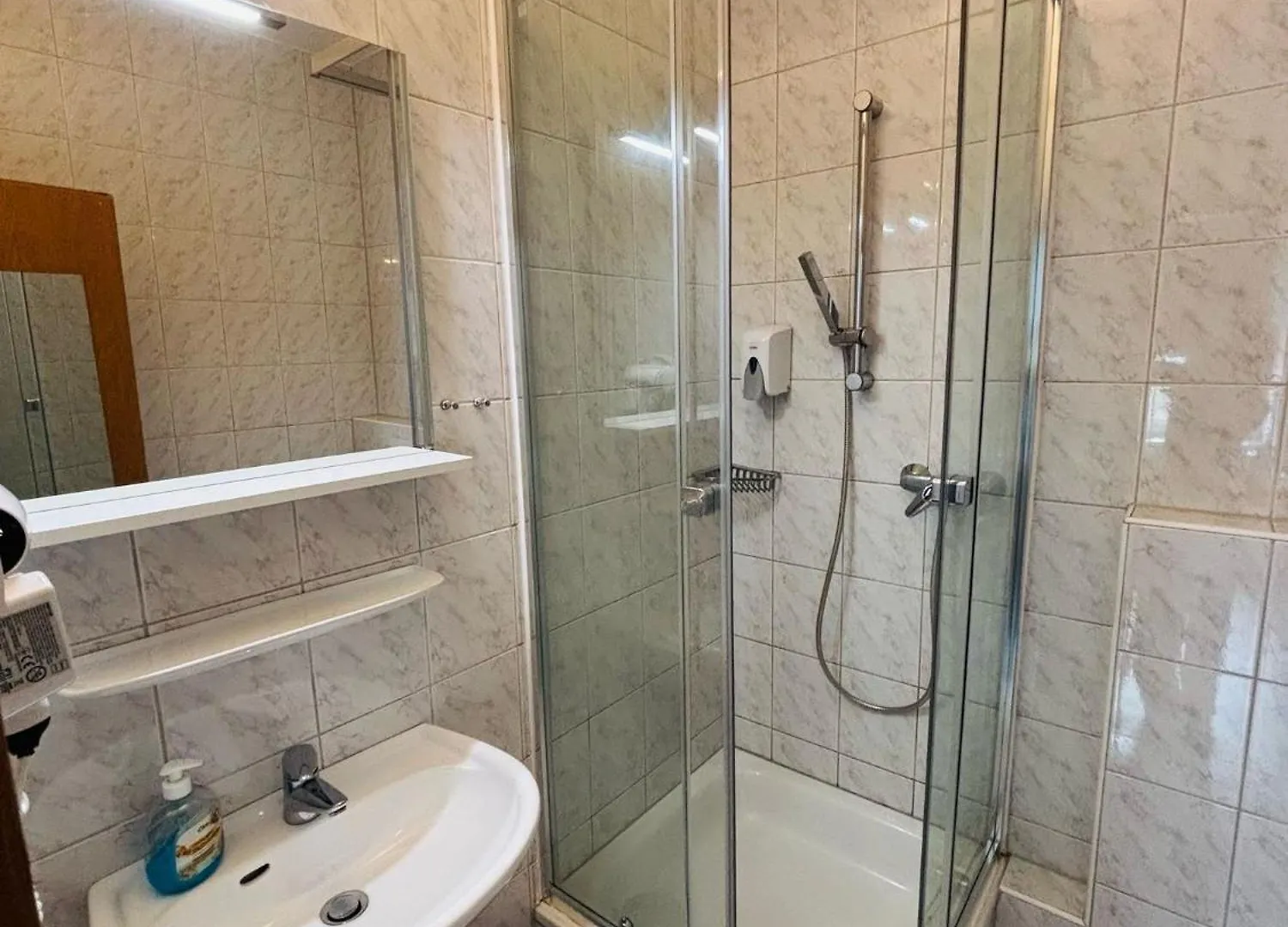 Bed & Breakfast Hotel Bff Airport Messe Schlaf - Duesseldorf