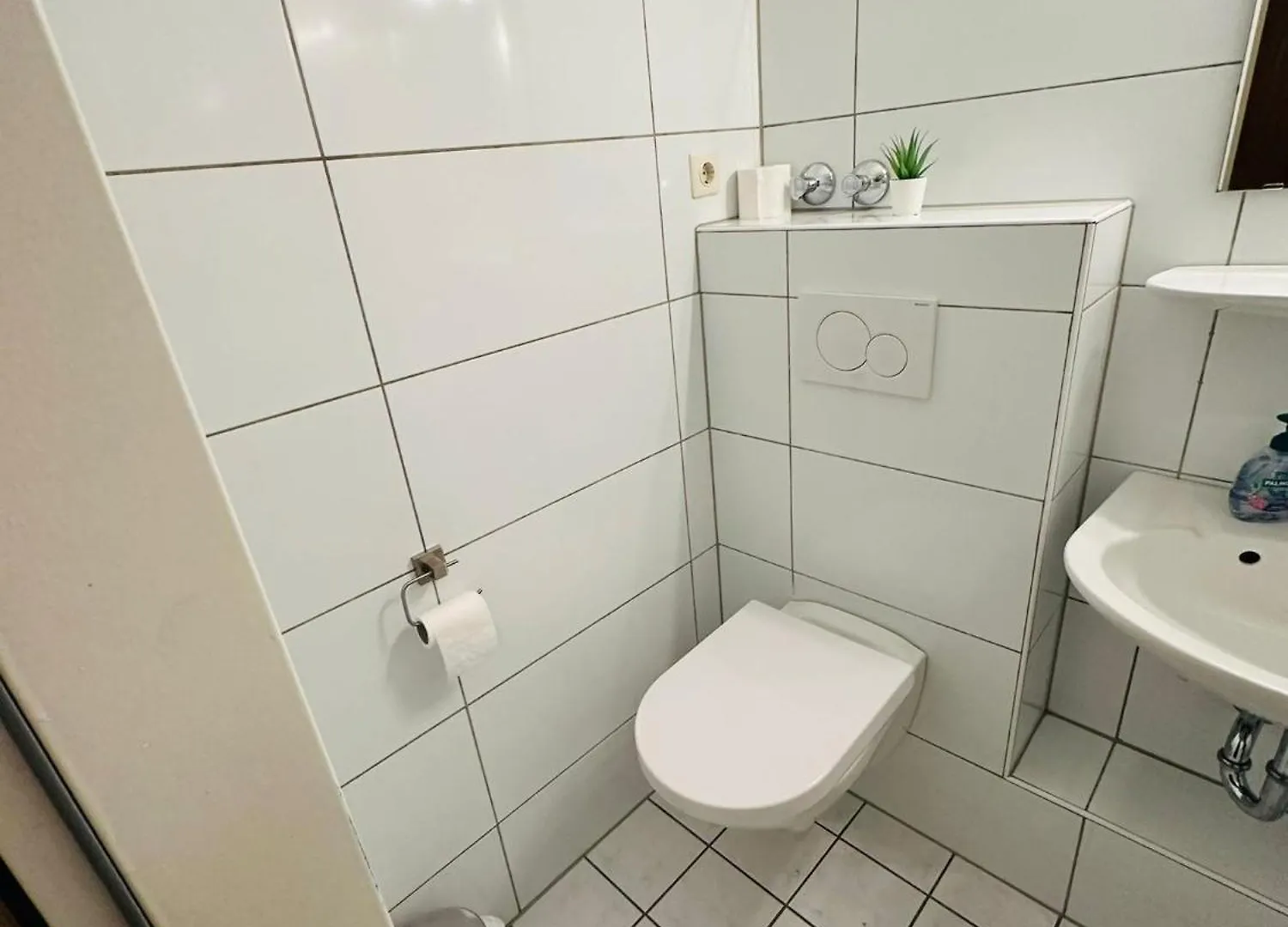 Hotel Bff Airport Messe Schlaf - Duesseldorf 2*, Düsseldorf