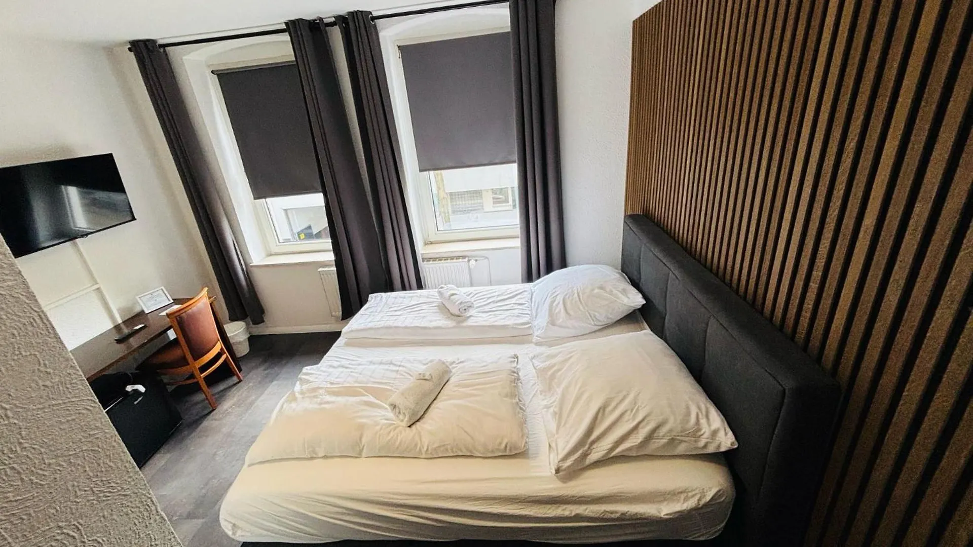 Hotel Bff Airport Messe Schlaf - Duesseldorf 2*, Düsseldorf